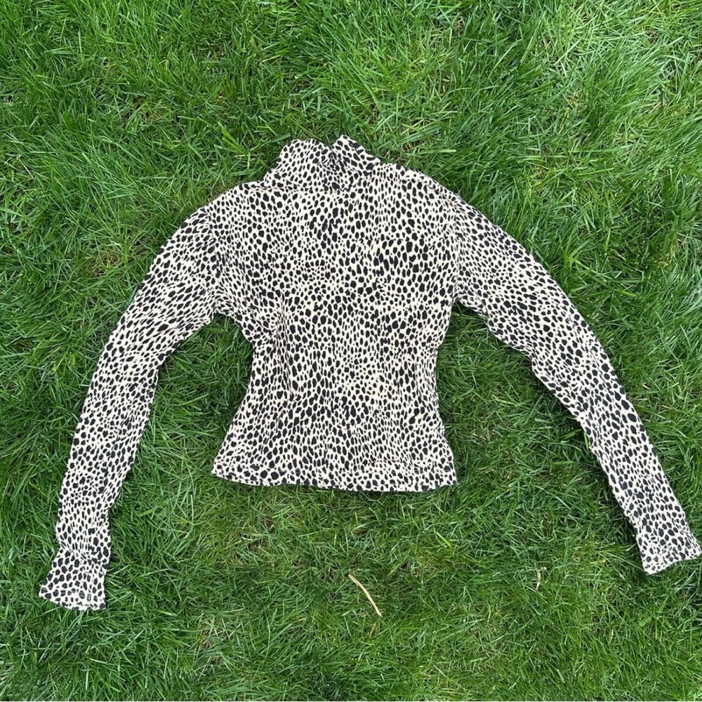 Brandy Melville 90s vibe Leopard Print Long Sleeve Crop Top